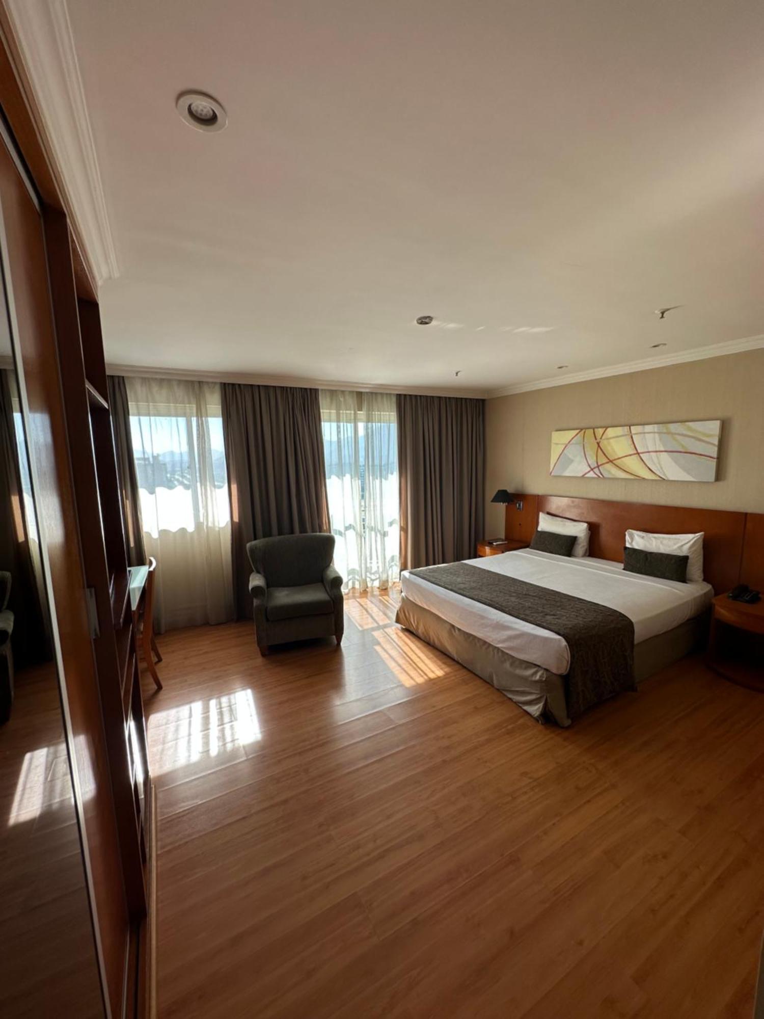 Flat Com Vista Panoramica -15- Na Barra Da Tijuca - Estacionamento Gratuito - Frigobar - Ar Condicionado - Piscina - Academia - Balsa Para Praia Gratis - Varanda - Vista Parcial Mar E Lagoa リオデジャネイロ エクステリア 写真