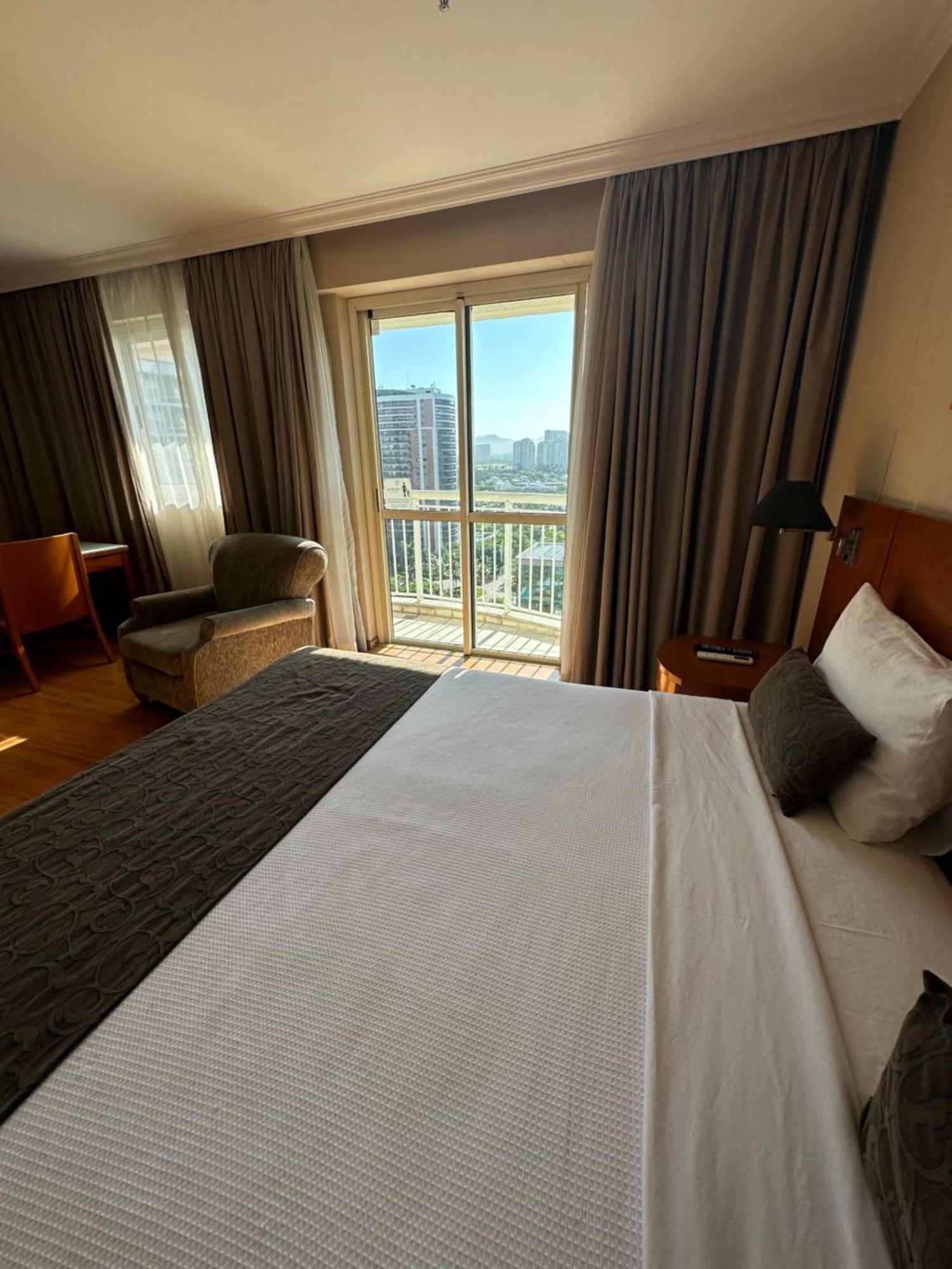 Flat Com Vista Panoramica -15- Na Barra Da Tijuca - Estacionamento Gratuito - Frigobar - Ar Condicionado - Piscina - Academia - Balsa Para Praia Gratis - Varanda - Vista Parcial Mar E Lagoa リオデジャネイロ エクステリア 写真