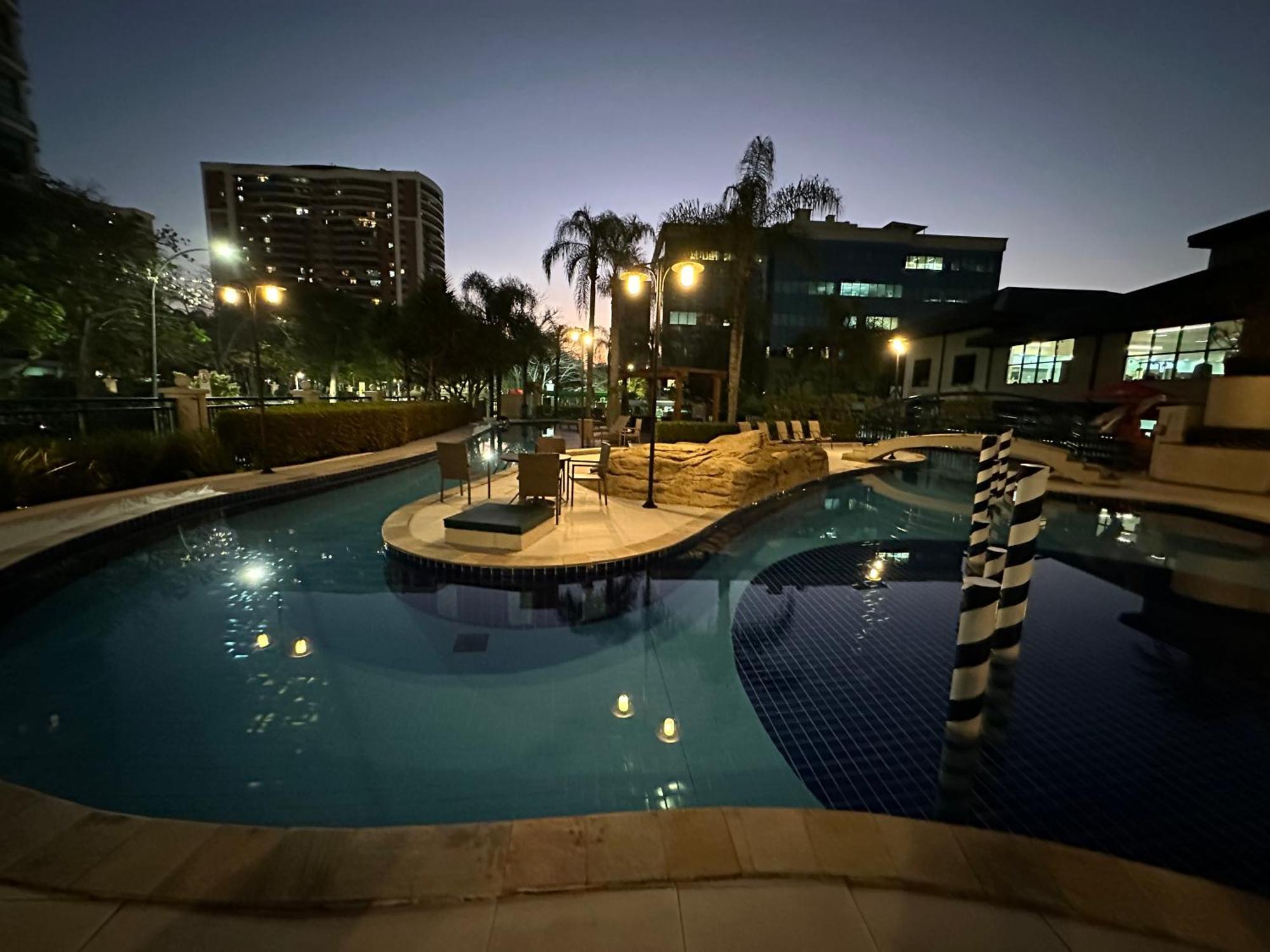 Flat Com Vista Panoramica -15- Na Barra Da Tijuca - Estacionamento Gratuito - Frigobar - Ar Condicionado - Piscina - Academia - Balsa Para Praia Gratis - Varanda - Vista Parcial Mar E Lagoa リオデジャネイロ エクステリア 写真