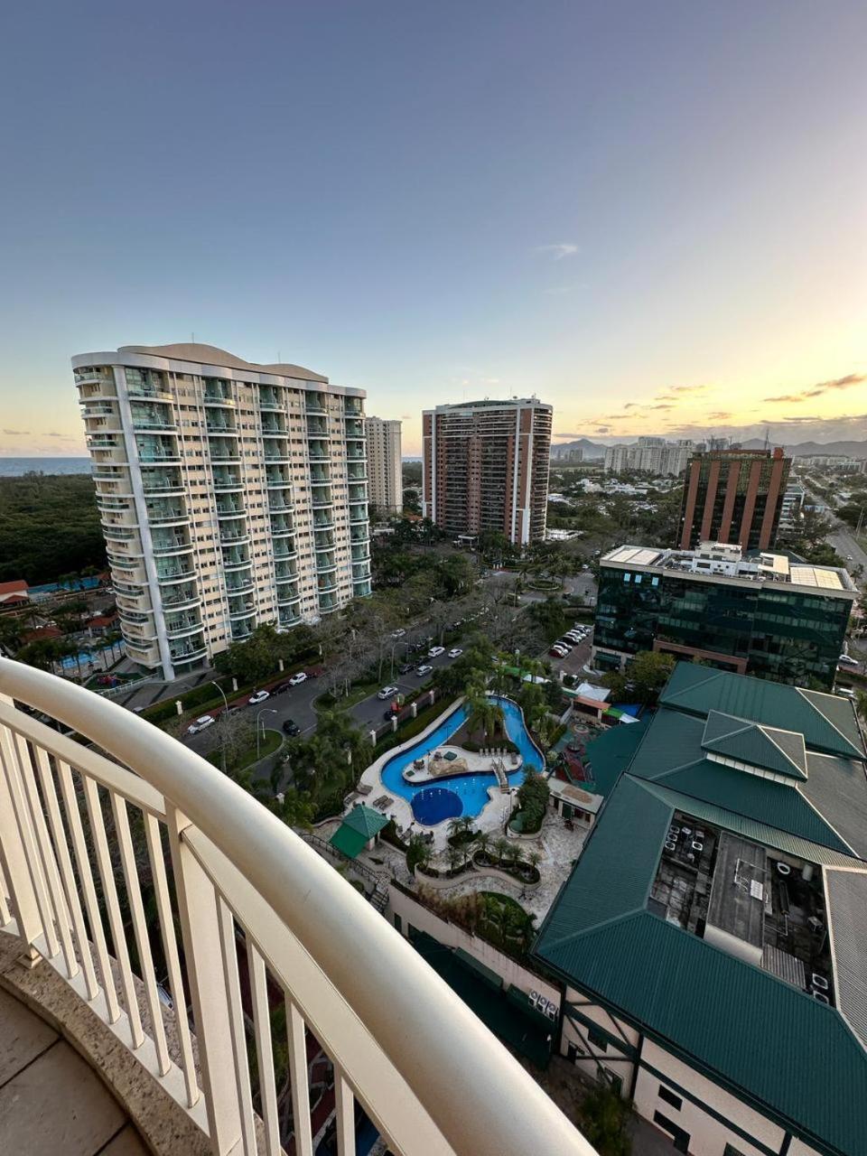 Flat Com Vista Panoramica -15- Na Barra Da Tijuca - Estacionamento Gratuito - Frigobar - Ar Condicionado - Piscina - Academia - Balsa Para Praia Gratis - Varanda - Vista Parcial Mar E Lagoa リオデジャネイロ エクステリア 写真
