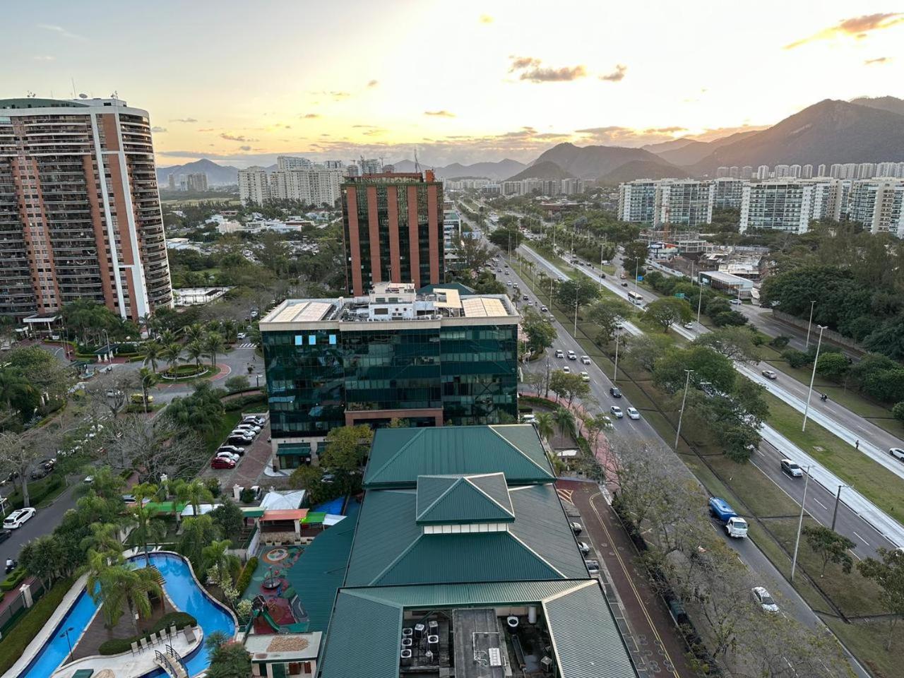 Flat Com Vista Panoramica -15- Na Barra Da Tijuca - Estacionamento Gratuito - Frigobar - Ar Condicionado - Piscina - Academia - Balsa Para Praia Gratis - Varanda - Vista Parcial Mar E Lagoa リオデジャネイロ エクステリア 写真