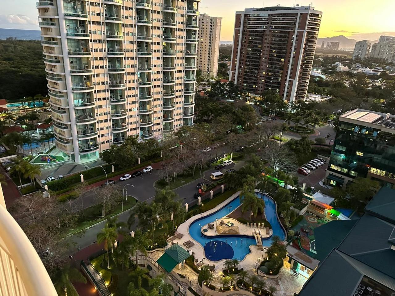 Flat Com Vista Panoramica -15- Na Barra Da Tijuca - Estacionamento Gratuito - Frigobar - Ar Condicionado - Piscina - Academia - Balsa Para Praia Gratis - Varanda - Vista Parcial Mar E Lagoa リオデジャネイロ エクステリア 写真